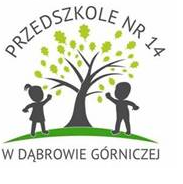 dzieci pod drzewem